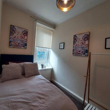 Lovely 2 Bedroom Apartment In The Centre Of Hawick Zewnętrze zdjęcie
