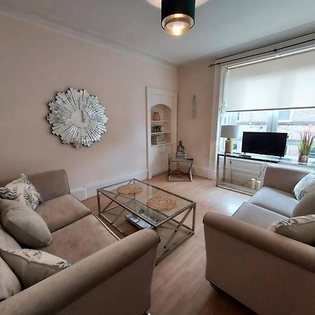 Lovely 2 Bedroom Apartment In The Centre Of Hawick Zewnętrze zdjęcie