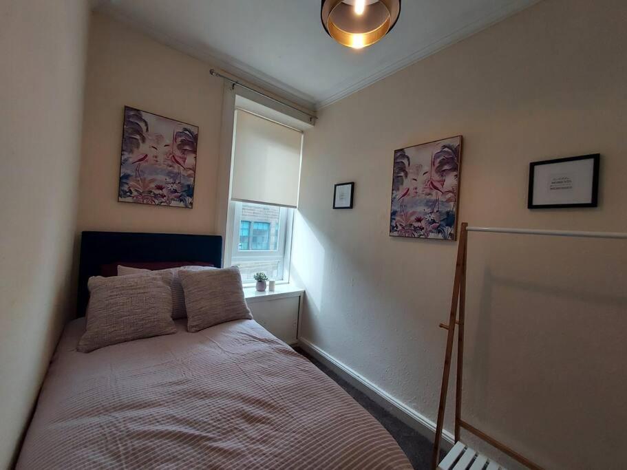 Lovely 2 Bedroom Apartment In The Centre Of Hawick Zewnętrze zdjęcie