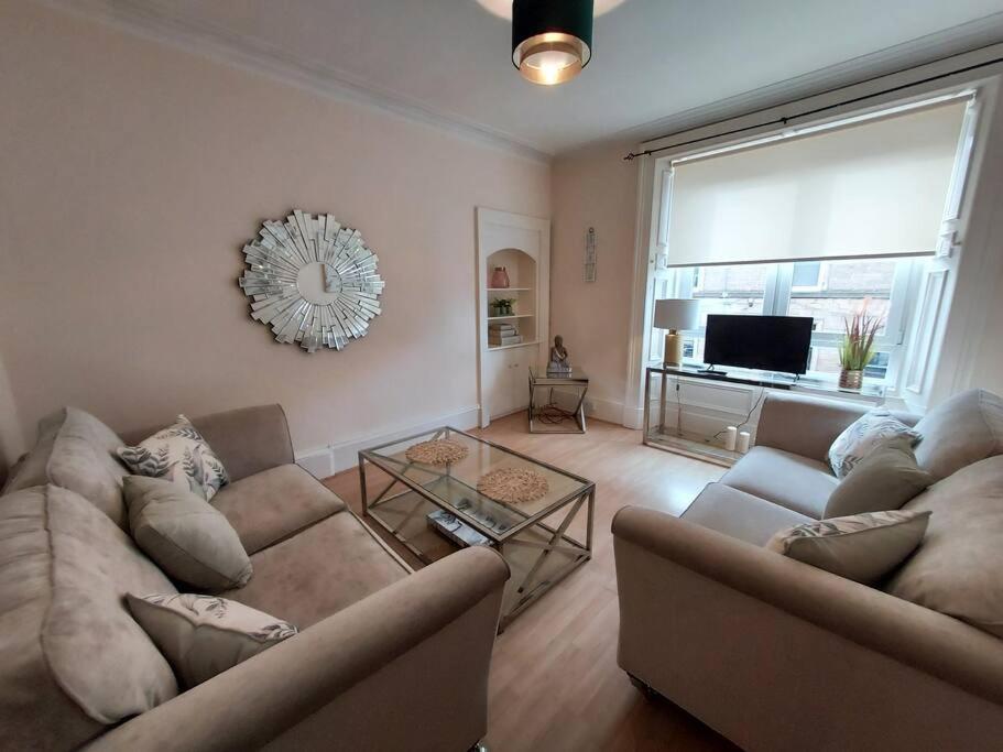 Lovely 2 Bedroom Apartment In The Centre Of Hawick Zewnętrze zdjęcie